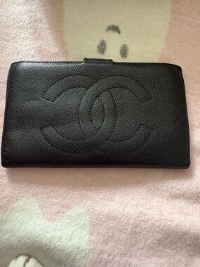 Black timeless caviar Leather Chanel wallet.